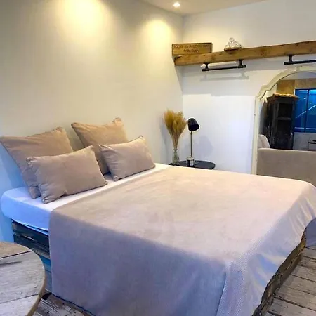 Holiday home Maison Atypique